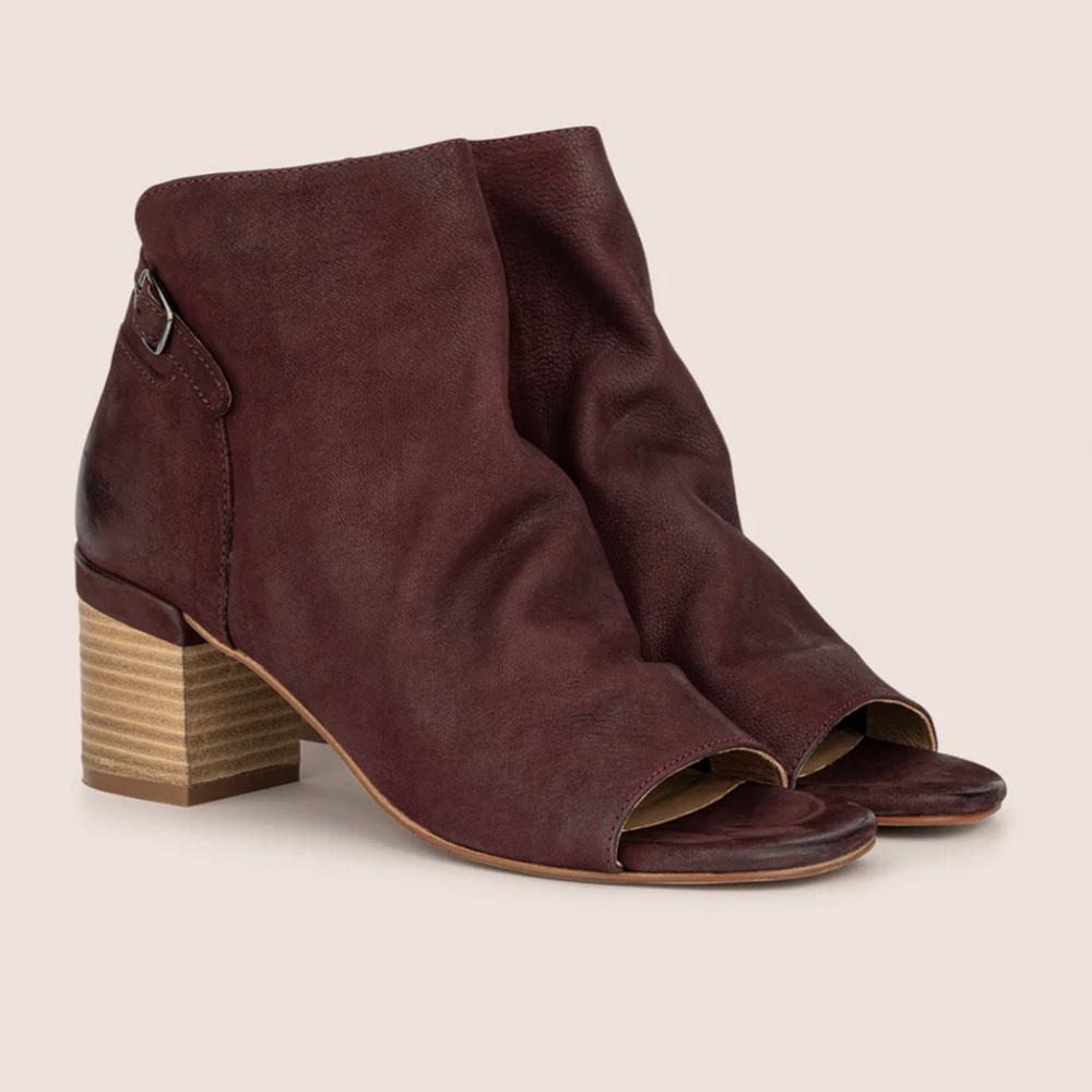 VINTAGE FOUNDRY Leather Block Heel Bootie